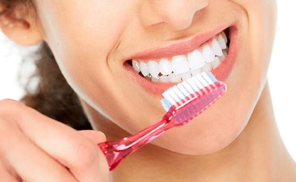 Răng sứ kim loại