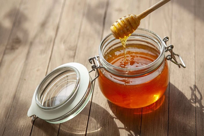 Mật ong làm dịu da khi bị cháy nắng