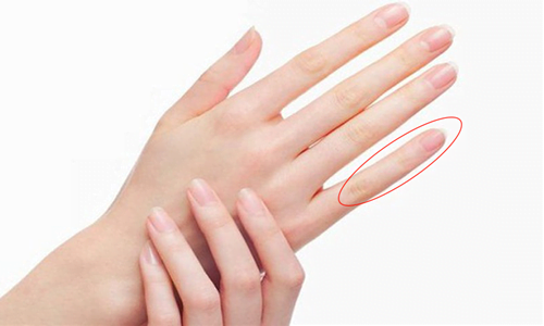 Ngón út dài và mỏng