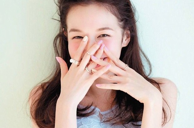 Đằng sau làn da hoàn hảo như không lỗ chân lông của nữ thần dao kéo Nhật Bản: Khi toner không chỉ được dùng sau bước làm sạch - Ảnh 2.